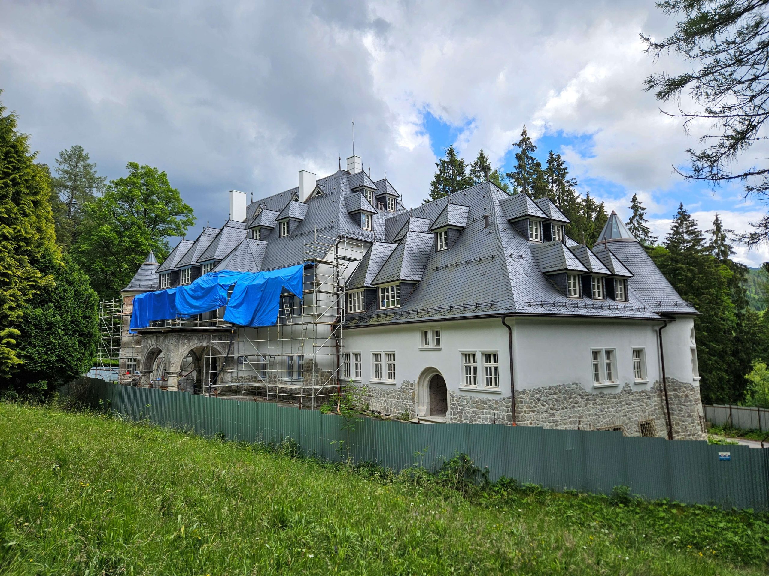 Trasa Rajecké Teplice – Kuneradský zámok – Porubská dolina